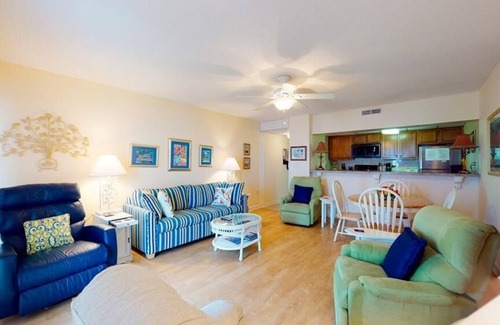 Carolina Beach Condo | Paradise Towers 504 - Oceanfront Complex with Full Size Swimming Pool