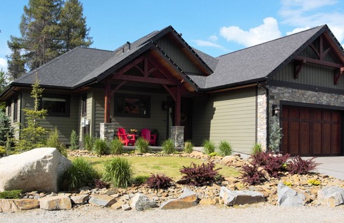 East Kootenay House | Paradise! Unique Mountain Home/Wheelchair Access. Next to Golf, Trails & Skiing