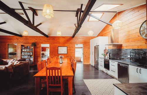 Rotorua House | Paradise Valley Lodge - The Lodge