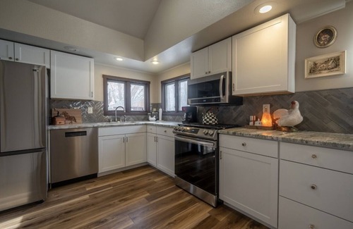 Livingston House | Paradise Valley River Cottage
