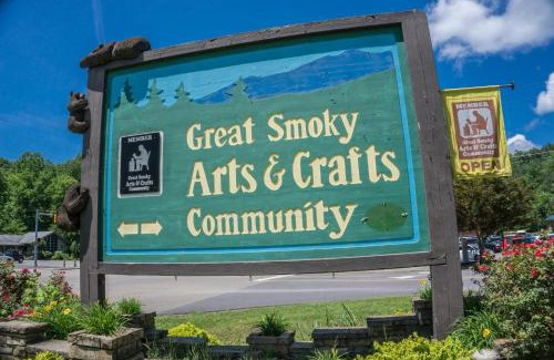 Gatlinburg - Pigeon Forge House | Paradise View by American Patriot Getaways