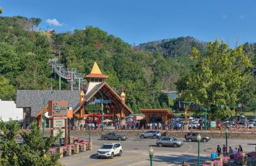 Gatlinburg - Pigeon Forge House | Paradise View by American Patriot Getaways