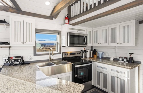 Emigrant House | Paradise View- Tiny home with big views and great location in Paradise Valley