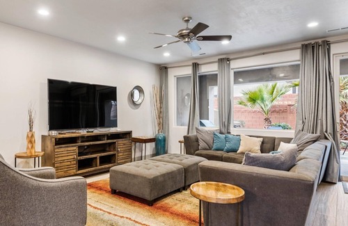 Santa Clara House | Paradise Village Family Gem ~ HotTub ~ Water Park