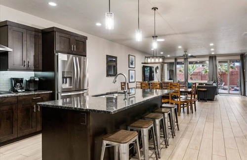 Santa Clara House | Paradise Village Family Gem ~ HotTub ~ Water Park