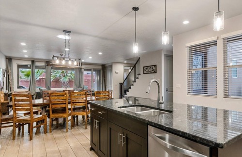 Santa Clara House | Paradise Village Family Gem ~ HotTub ~ Water Park