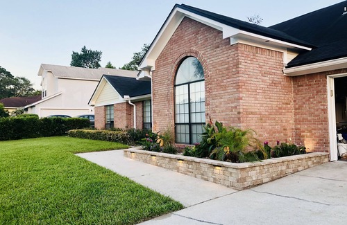 Southside House | Paradise Zen ~New to Vrbo~ min to UNF & MAYO