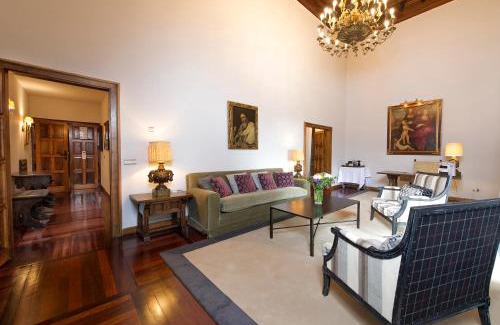 Santiago de Compostela Historic Centre Hotel | Parador de Santiago - Hostal Reis Catolicos
