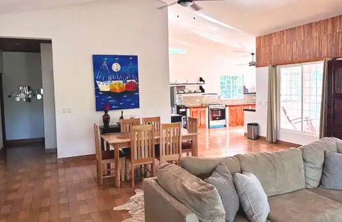 Granada House | Paraiso Mombacho: Cozy, Private 3-bedroom in Granada with AC, WiFi
