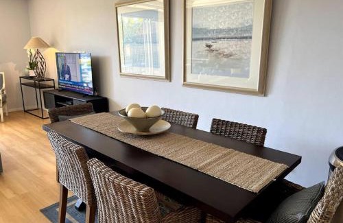 Victoria and Alfred Waterfront Apartment | Parama 003 Secure, Luxurious Waterfront Apartment