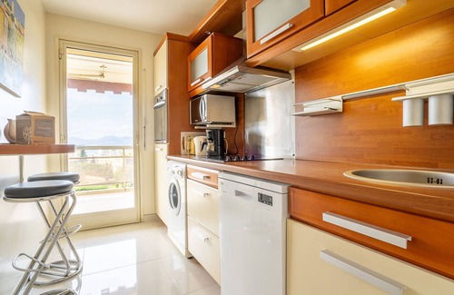 California - Pezou Apartment | Parc Bruyère by Interhome