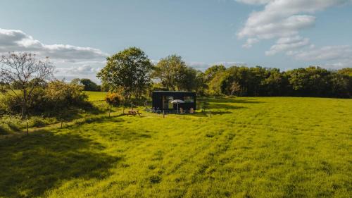 Ploneour-Lanvern Ski Chalet | Parcel Tiny House Ty Pois 2 près de la Pointe de La Torche