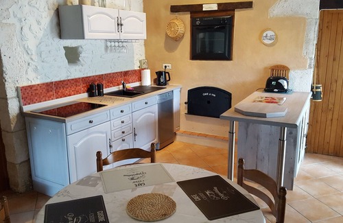 Pardaillan Cottage | Pardaillan cottage in the countryside between Eymet and Duras, sleeps 2