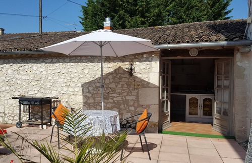 Pardaillan Cottage | Pardaillan cottage in the countryside between Eymet and Duras, sleeps 2