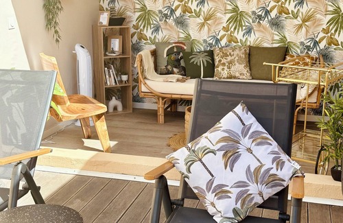 Grand-Bourg Apartment | Parenthèse, T1 with balcony and backyard. Private beach and pool access