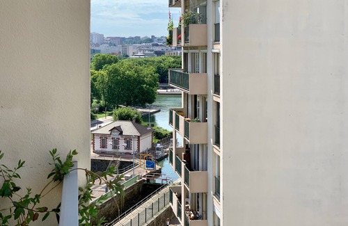 Quartier du Pont-de-Flandre Apartment | Paris 19, space and light at the water's edge