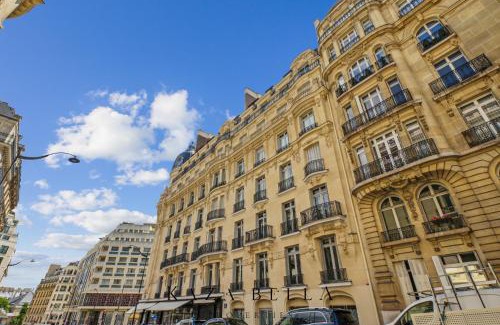 Faubourg-du-Roule Apartment | Paris 8 Beautilful flat view Eiffel Tower