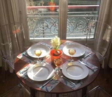 Hopital Saint-Louis Apartment | Paris, au bord du Canal Saint Martin