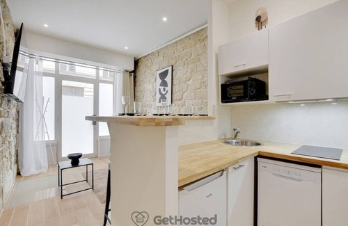 Quartier de la Porte-Saint-Denis Apartment | Paris Hideaway: Private Cinema – GetHosted