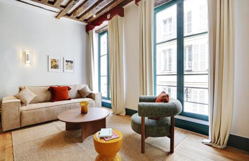 Quartier de la Monnaie Apartment | Paris Home Collection Serviced Apartments in Notre Dame - Rue Savoie