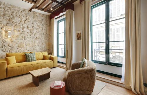 Quartier de la Monnaie Apartment | Paris Home Collection Serviced Apartments in Notre Dame - Rue Savoie