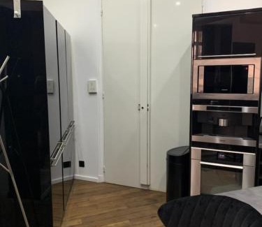 Porte-Dauphine Apartment | Paris Incredible Olympic Nest