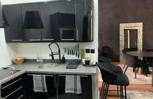 Porte-Dauphine Apartment | Paris Incredible Olympic Nest