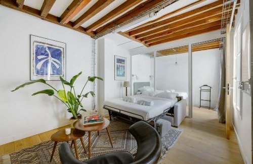 3rd Arrondissement Apartment | Paris Marais Bretagne Temple