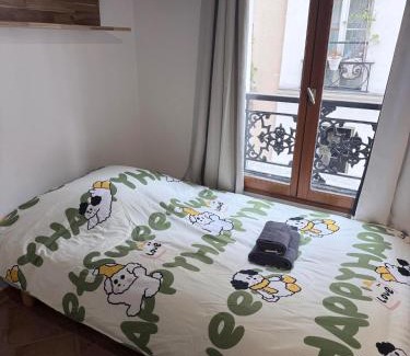 Quartier Sainte-Avoye Apartment | Paris Marais Sunshine Studio