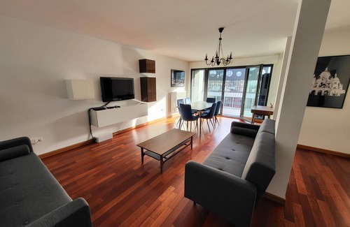 Quartier du Pont-de-Flandre Apartment | Paris Montmartre Chic