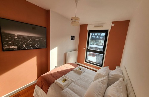 Quartier du Pont-de-Flandre Apartment | Paris Montmartre Chic