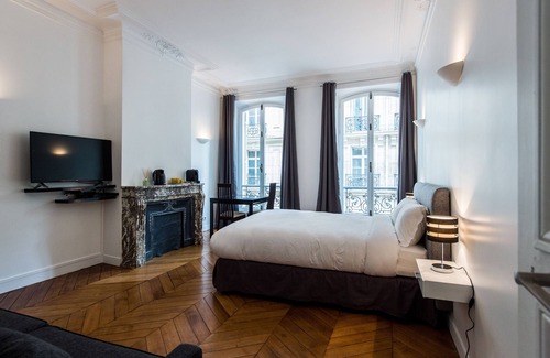 Faubourg-du-Roule Bed & Breakfast | Paris Square
