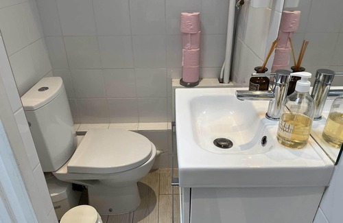 Chaillot Apartment | Paris studio near Eiffel Tower + Arc de Triomphe