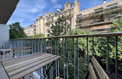 16th Arrondissement Apartment | Parisian Charm Close Trocadero