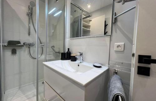 16th Arrondissement Apartment | Parisian Charm Close Trocadero