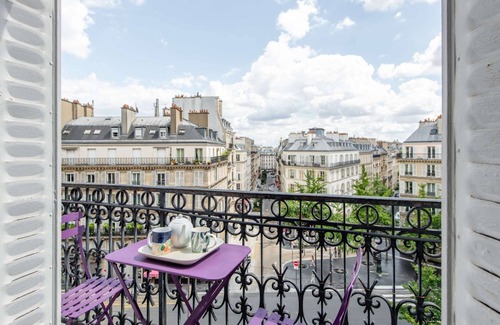L'Europe Apartment | Parisian Charm near Saint-Lazare