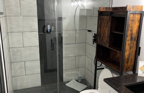 Clarksville House | Park 6 Trucks, Hot Tub,sleep 7, 2miles to ASPU/FM Arena/Food, 9miles to post,pet