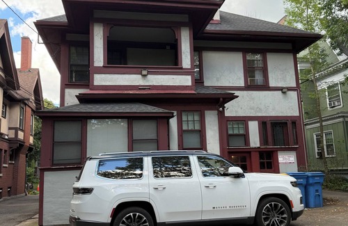 East Avenue Apartment | Park Ave 1BR Free Parking & Patio Walkable!