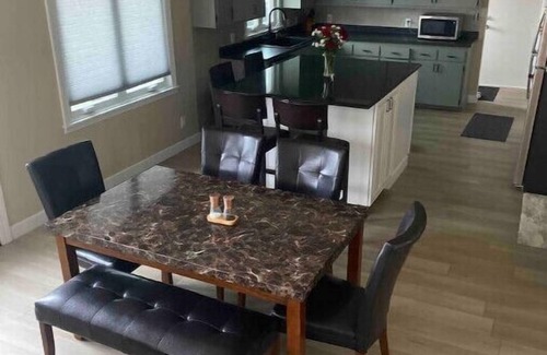 Ventura House | Park Ave view with Hot Tub on the Patio!