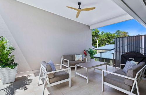 Auchenflower House | Park Avenue Terrace House 3BR - Outdoor, BBQ