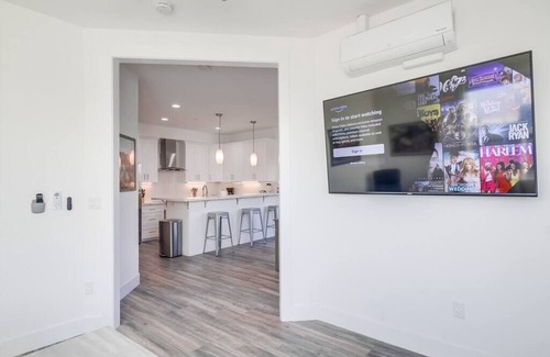 University Heights Apartment | Park Blvd Paradise 304 New construction, king bed!