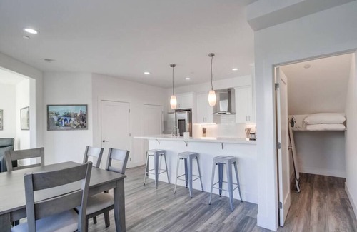 University Heights Apartment | Park Blvd Paradise 304 New construction, king bed!