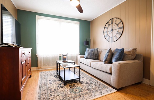 North Charleston House | Park Circle Charm! Walk to Everything!