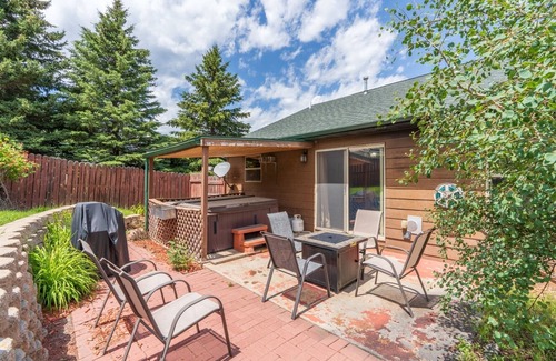 Hill City House | Park Creek Place | 3 Bed, 2 Bath