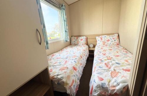 Towyn Apartment | Park Dean Resorts Premium plot with Mountain view & Decking