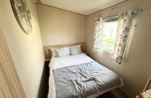 Towyn Apartment | Park Dean Resorts Premium plot with Mountain view & Decking