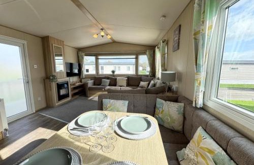 Towyn Apartment | Park Dean Resorts Premium plot with Mountain view & Decking