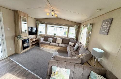 Towyn Apartment | Park Dean Resorts Premium plot with Mountain view & Decking