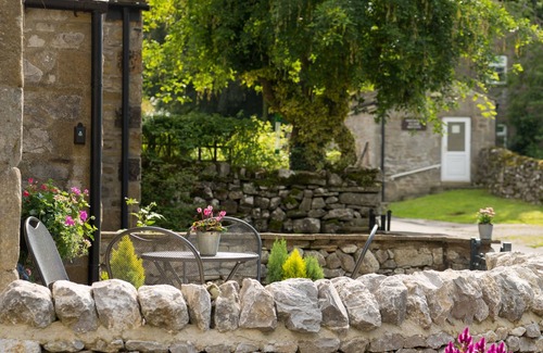 Threshfield Cottage | PARK GRANGE COTTAGE, family friendly, with a garden in Threshfield