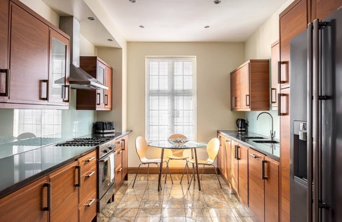 City of Westminster Apartment | Park lane 4-bedrooms spacious Mayfair family house